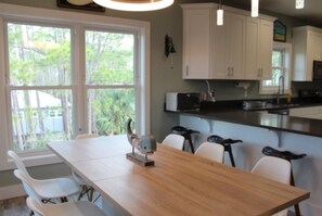 House, 4 Bedrooms | Dining