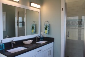 House, 4 Bedrooms | Bathroom