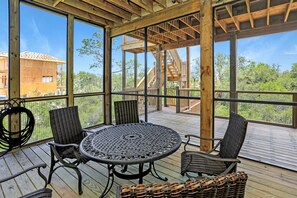 House, 3 Bedrooms | Balcony