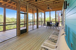 House, 3 Bedrooms | Balcony