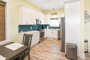 House, 3 Bedrooms | Private kitchen