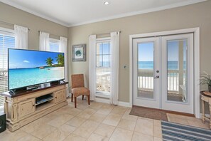 House, Multiple Beds (A Rendezvous No Pets Allowed) | Living area