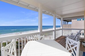 House, Multiple Beds (A Rendezvous No Pets Allowed) | Outdoor dining