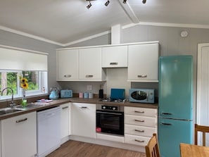 Standard Apartment, Private Bathroom | Private kitchen - Hollicarrs Sunflower Lodge (York)