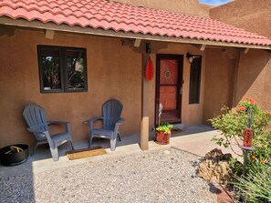 Terrace/patio - Charming, convenient and comfortable!! (Albuquerque)