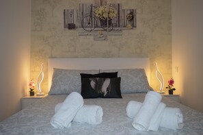 2 bedrooms, iron/ironing board, travel cot, free WiFi