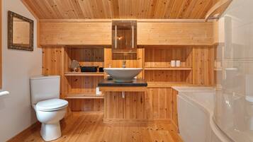 Combined shower/bathtub, towels
