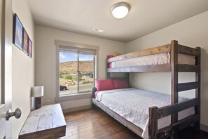5 bedrooms, iron/ironing board, travel cot, WiFi