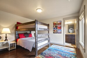 5 Schlafzimmer, Bügeleisen/Bügelbrett, Reisekinderbett, WLAN
