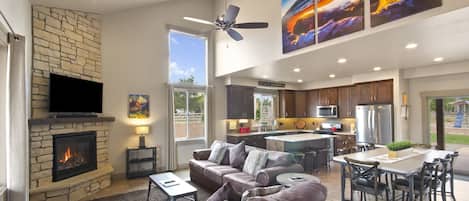 Smart TV, chimenea y libros