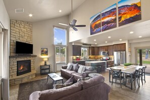 Smart-TV, Kamin, Bücher