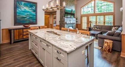 The Luxurious Penthouse Ski-in/Ski-out Kearsarge Brook Condo at Cranmore Mtn!