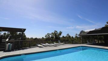 Casa, varias camas (Woofs and Waves) | Alberca