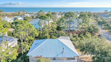 House, Multiple Beds (Woofs and Waves) | Exterior