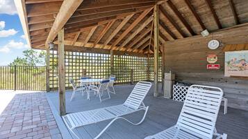 Huis, meerdere bedden (Woofs and Waves) | Buiten dineren