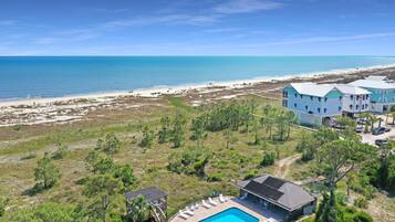 House, Multiple Beds (Woofs and Waves) | Exterior