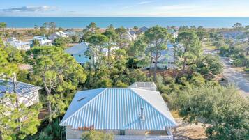 House, Multiple Beds (Woofs and Waves) | Exterior