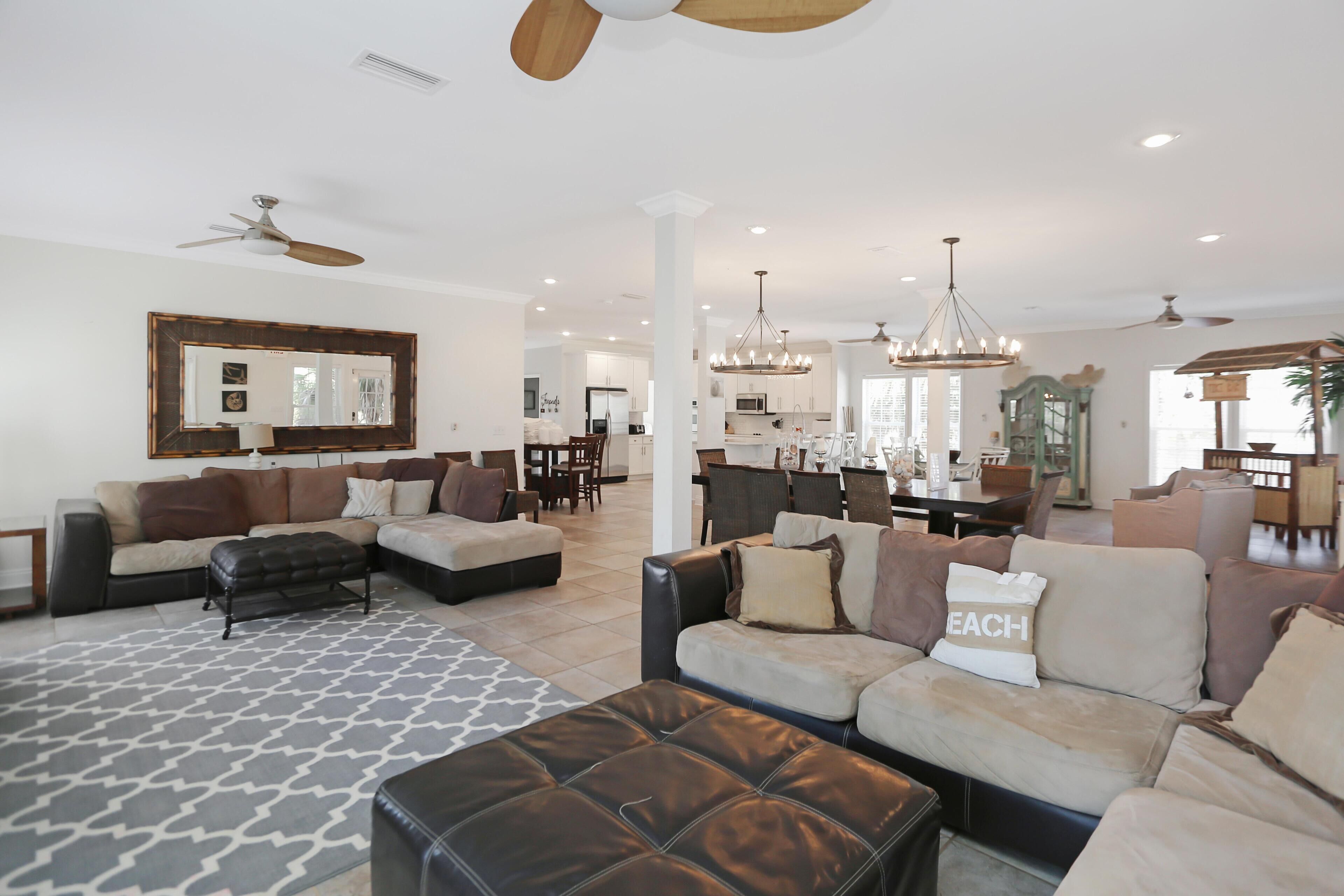 House, Multiple Beds (Big Chill) | Living area
