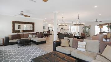 House, Multiple Beds (Big Chill) | Living area