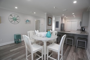Condo, 1 King Bed with Sofa bed (Beach Destiny) | Dining