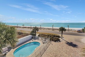 公寓客房, 1 張特大雙人床和 1 張沙發床 (Beach Destiny) | 游泳池 | 室外游泳池