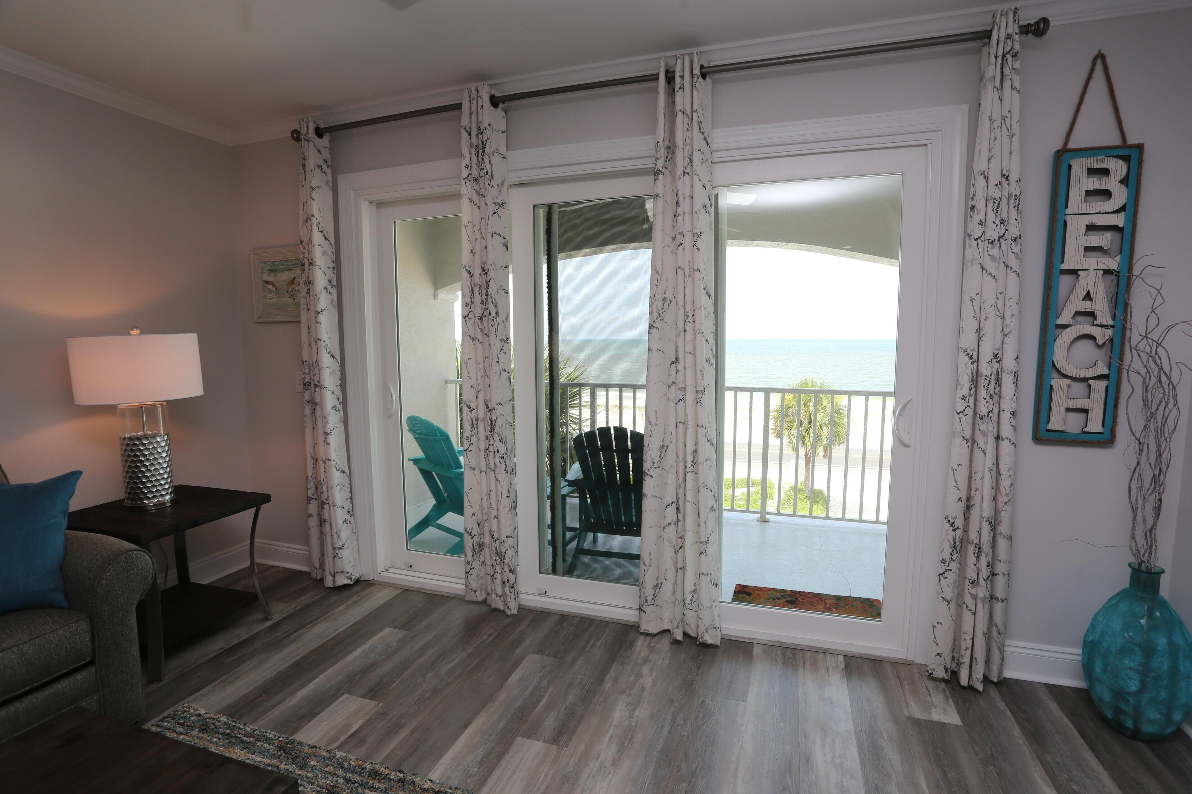 Condo, 1 cama King size y sofá cama (Beach Destiny) | Área de sala de estar