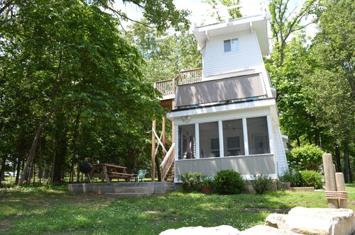 Unique 3 Story Lighthouse 