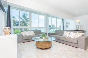 Loft de lujo - TH5 | Living area | 32-inch LED TV with digital channels, TV - Dilo Apartments (Miami Beach)