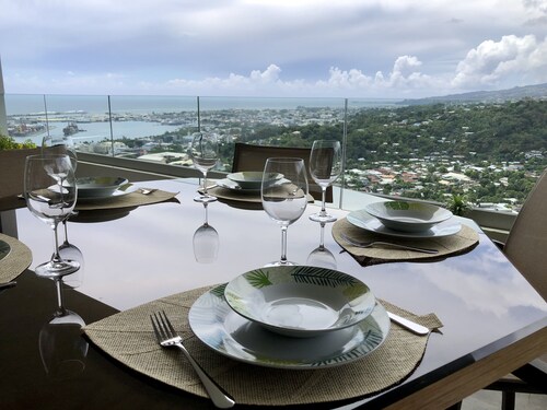 Alicia's Sky flat, on the heights with nice view on the sea and Papeete