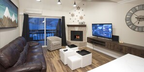Smart TV y chimenea 