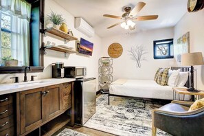 1 habitación, tabla de planchar con plancha y internet 