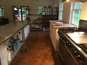 Fridge, microwave, oven, stovetop - Sweet Little Boho Cottage at Downing Hollow Farm (Olivehill)