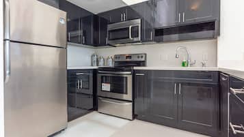 Presidential-Loft | Eigene Küche | Mikrowelle, Herdplatte, Toaster, Kochgeschirr/Geschirr/Besteck