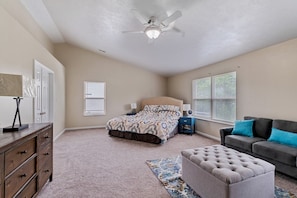 6 bedrooms, iron/ironing board, WiFi, bed sheets