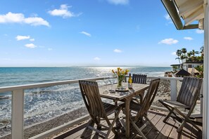 Outdoor dining - Beachfront Bungalow on Miramar Beach (Santa Barbara)