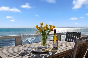 Outdoor dining - Beachfront Bungalow on Miramar Beach (Santa Barbara)