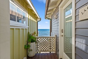 Property grounds - Beachfront Bungalow on Miramar Beach (Santa Barbara)