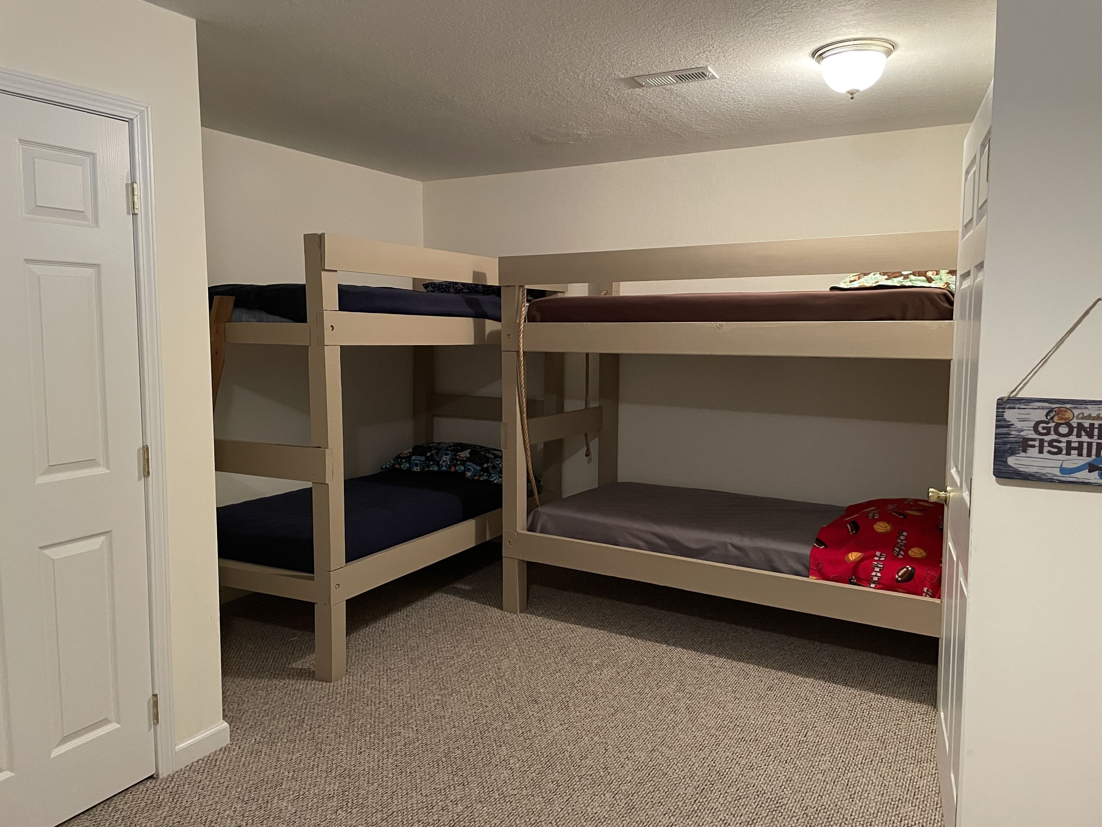 4 habitaciones, escritorio, cuna de viaje y wifi gratis 