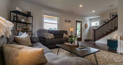 3 BR in Heart of Downtown Plymouth House- Walking distance restaurants and shops