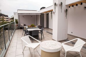 تناول الطعام بالخارج