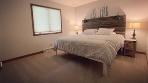 3 bedrooms, travel cot, free WiFi, bed sheets