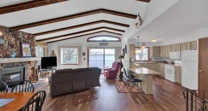 Lake Dubay - Private Beach, Pontoon, Ski, Granite Peak, Sentry World, EV Charger