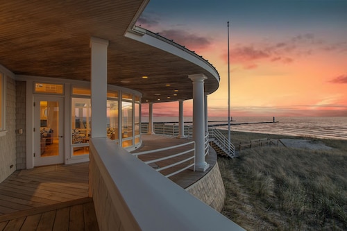 Lake Michigan & channel, Saugatuck. 8 bedrooms, heated pool in season, hot tub.