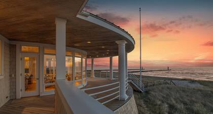 Lake Michigan & channel, Saugatuck. 8 bedrooms, heated pool in season, hot tub.