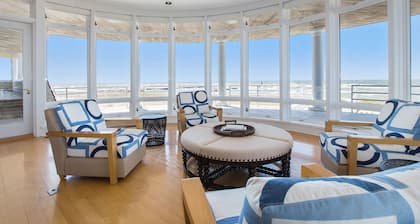 Lake Michigan & channel, Saugatuck. 8 bedrooms, heated pool in season, hot tub.