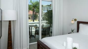 Premium Single Room | Premium bedding, down duvets, Tempur-Pedic beds, in-room safe