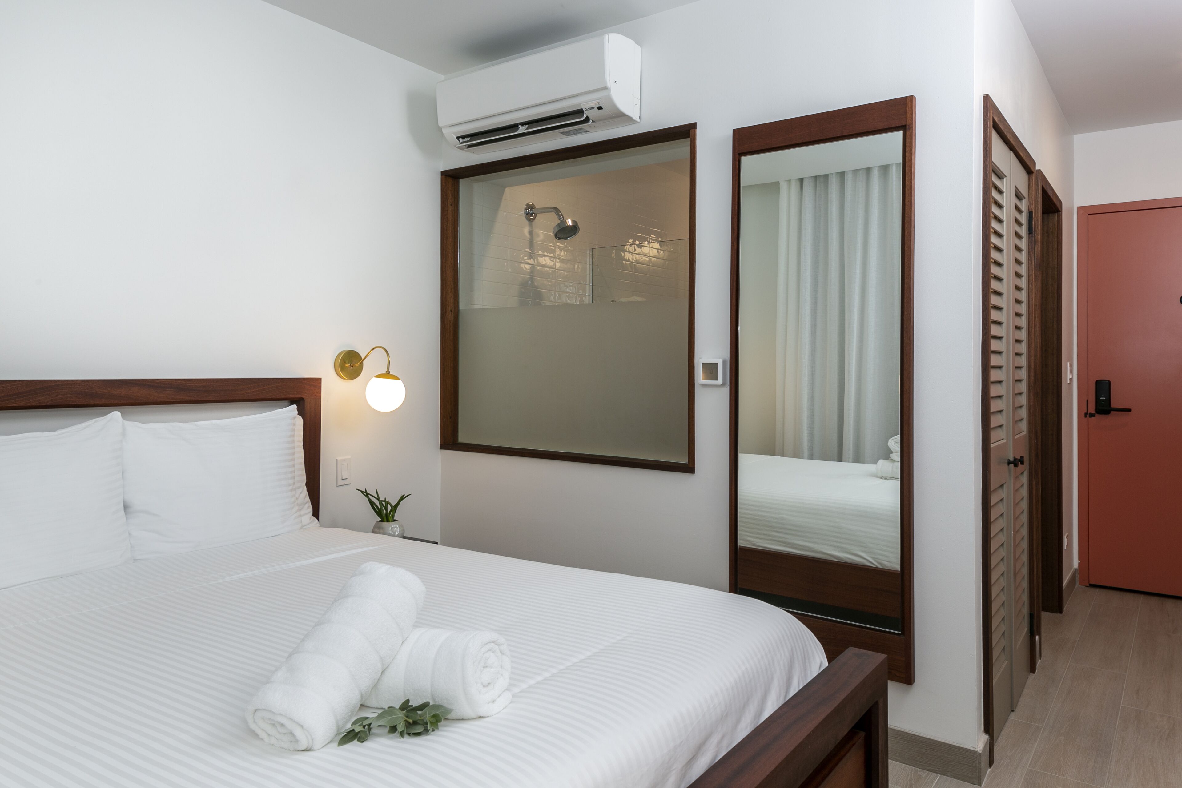 premium single room | 1 bedroom, premium bedding, down duvets, tempur-pedic beds