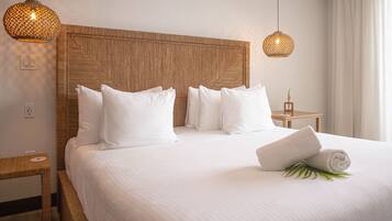 Luxury Room, 1 King Bed, Ocean View | Beach/ocean view