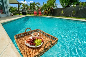 Outdoor pool, a heated pool, pool loungers - Summer Vacation: Private Heated Pool & Hot Tub, Beach, BBQ, Golf, Miami FIFA (Fort Lauderdale)
