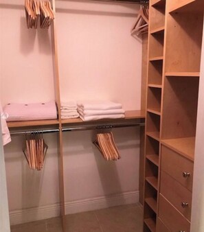 Interior - Bright/Stylish 2 BR Condo Stunning View Of Ocean (Sunny Isles Beach)